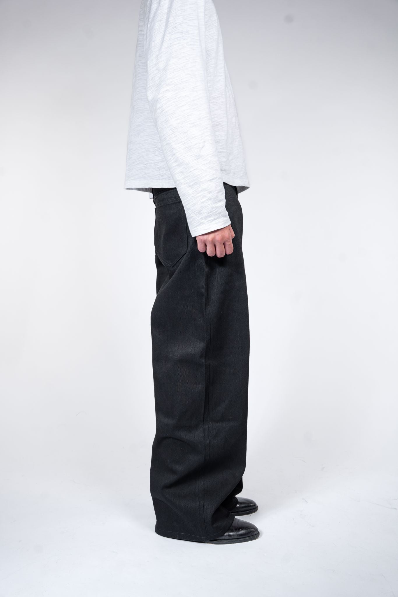 JET BLACK RAW HEAVYWEIGHT SELVEDGE DENIM JEANS